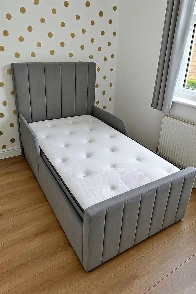 Single Wingback Bed — Grey Plush