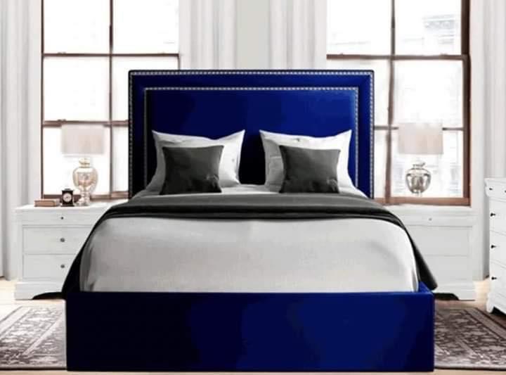 Windsor Studded Bed — Royal Blue