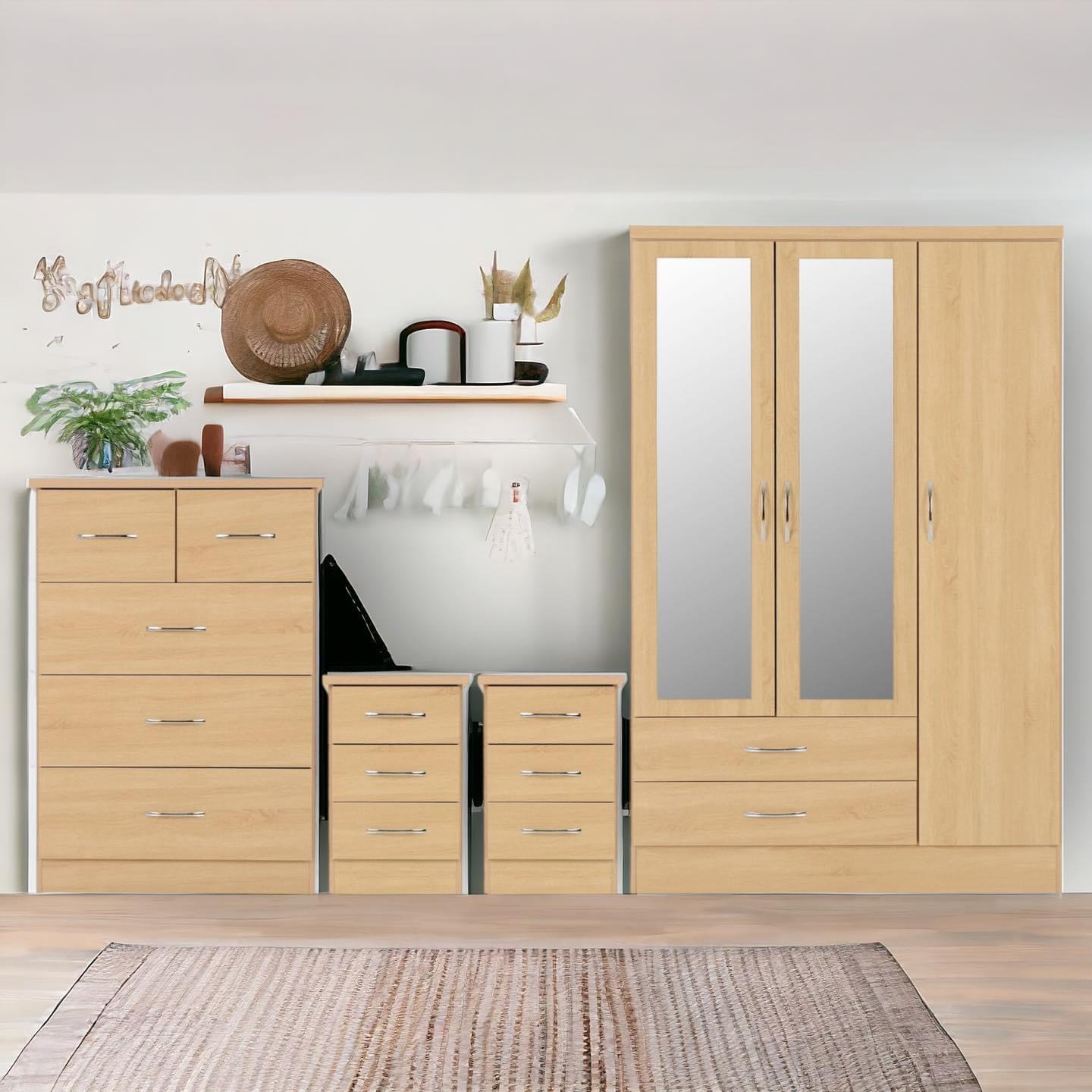 Windsor 4-Piece Bedroom Set — Light Oak